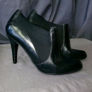 Nine West booties size 6